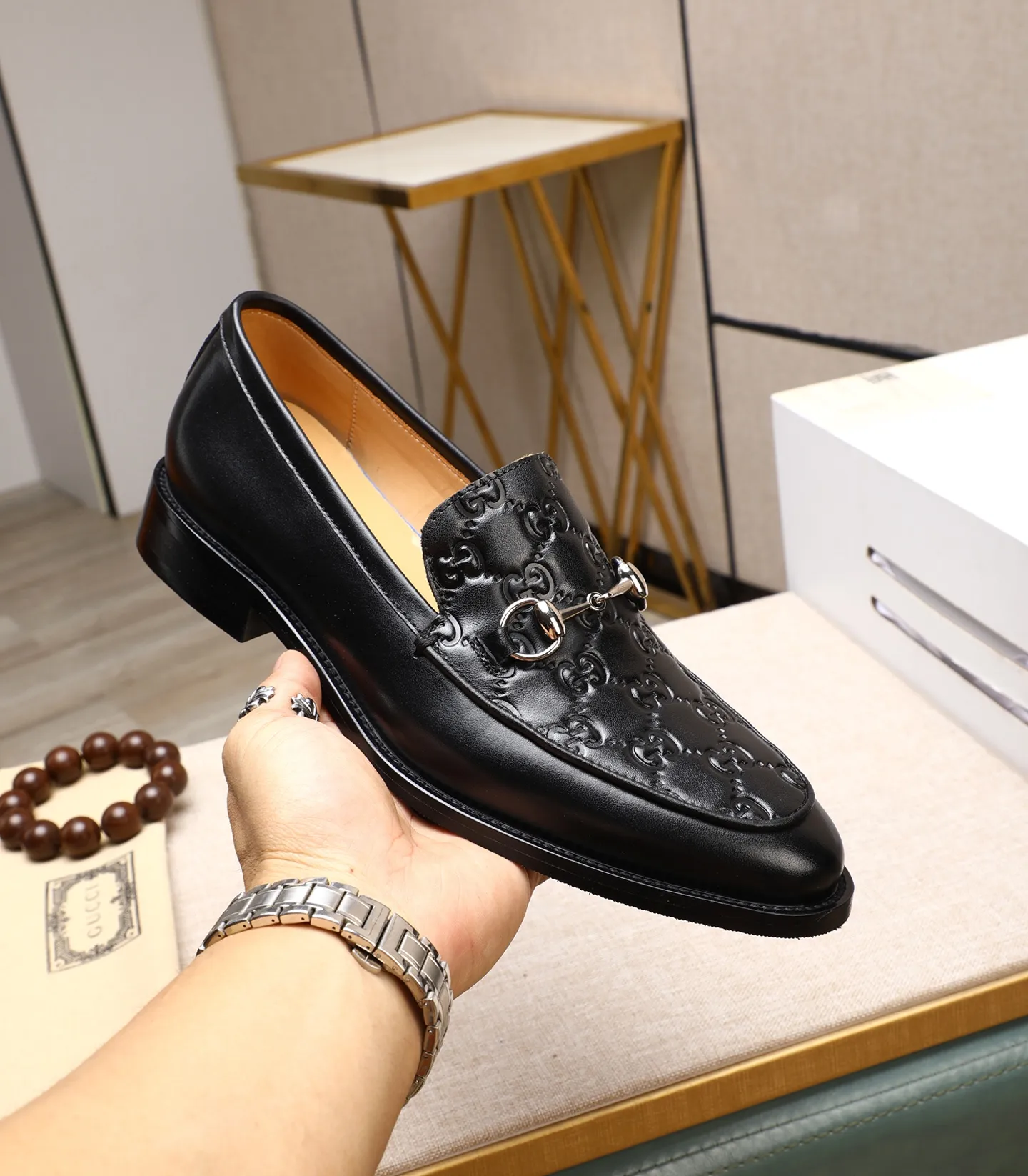 Men's shoes 💰520 (all cowhide) GUCCI high-end formal leather shoes. Original imported first-layer calfskin from Italy. Water-dyed cowhide lining. Original hardware. I believe you will be impressed from the first time you see it. The avant-garde style can no longer fully interpret its elegance. AAA grade rubber outsole. Super comfortable. The original last from the counter ensures its original version and quality. The simple upper ensures its comfort and breathability. A pair of truly good shoes has its own unique soul, prestigious quality, regular size 38-44